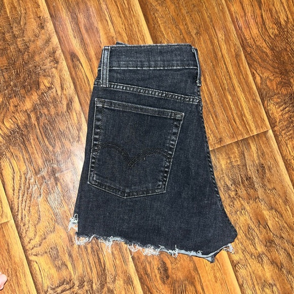 LEVIS HIGH RISE BLACK SHORTS - Picture 4 of 5